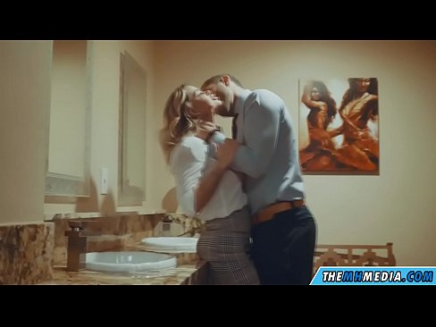 ❤️ Þegar busty ljóska tælir þig á almenningssalerni ️ Rússneskt klám á klám is.https-tubsexer.ru